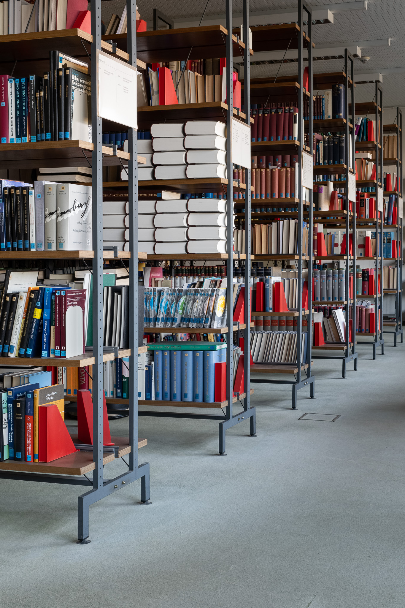 Book shelves in ZiF's library