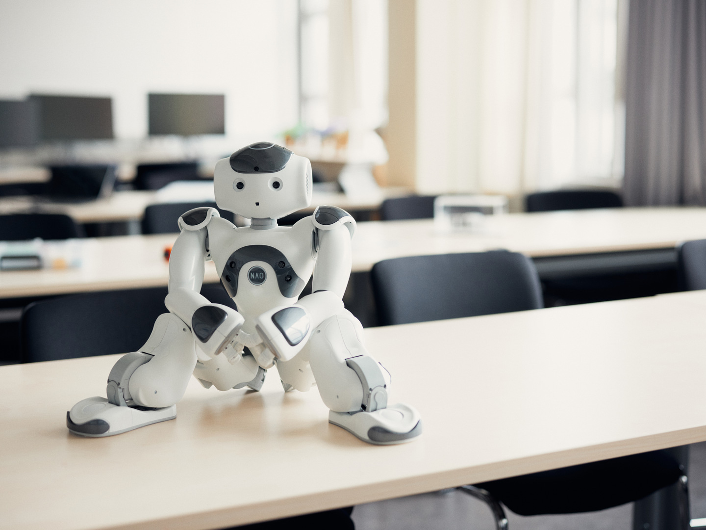 Roboter " Nao" auf Tisch