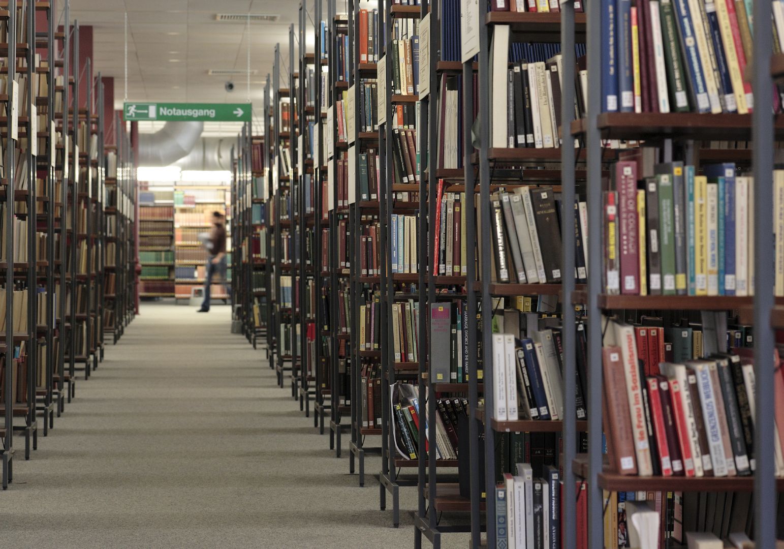 Bibliotheksregale in der Universität Bielefeld