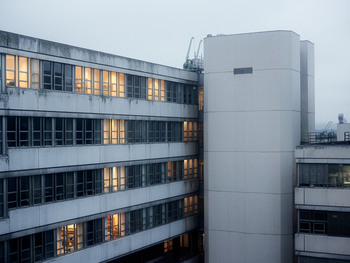 Seitenansicht der Universität