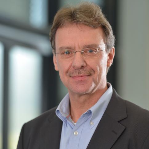 Prof. Dr.-Ing. Ulrich Rückert (Photo)