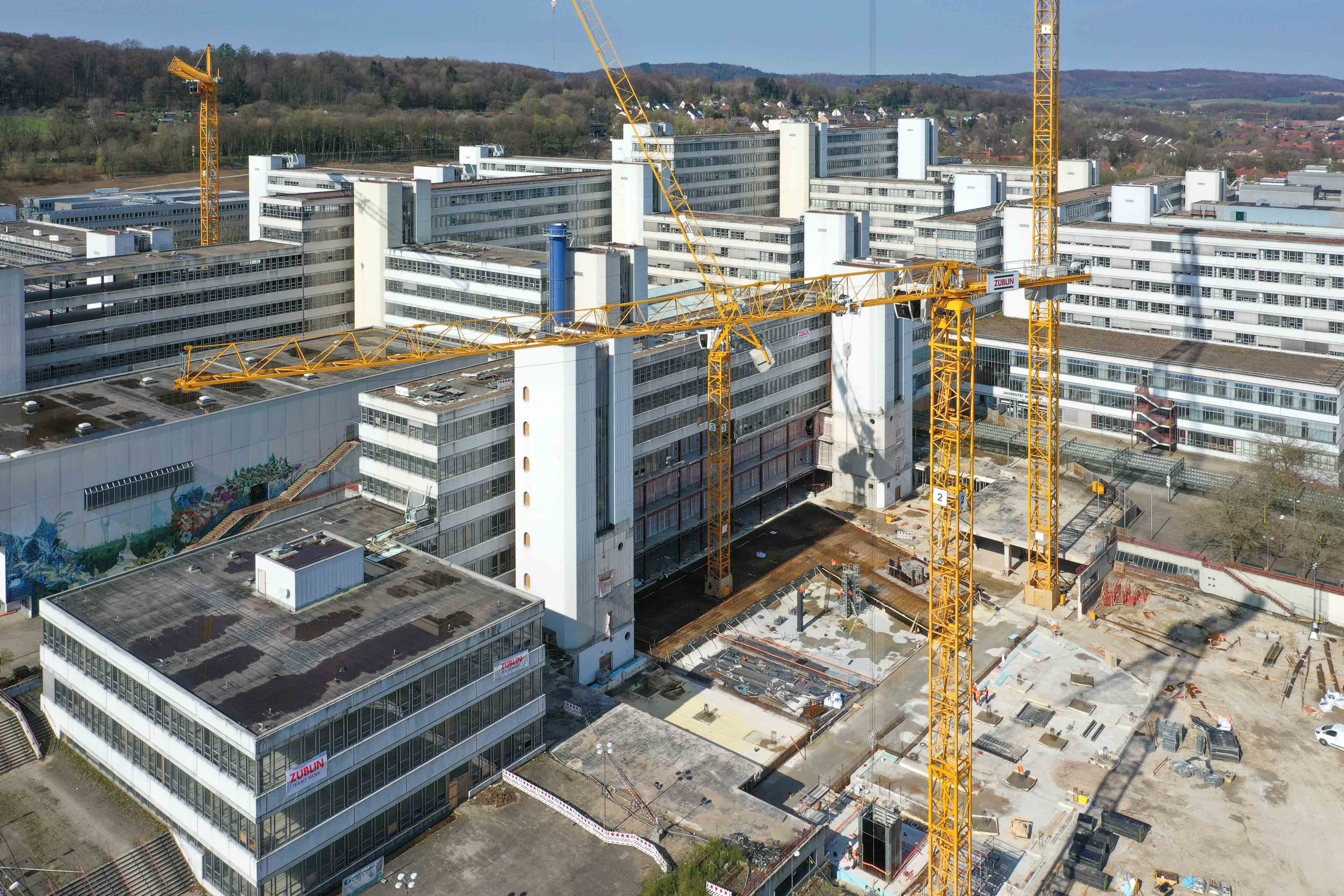 Luftaufnahme der Baustelle des Neubaus.